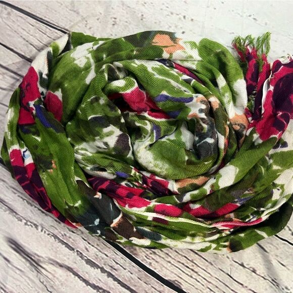 Beautiful Rose Scarf - Picture 5 of 8